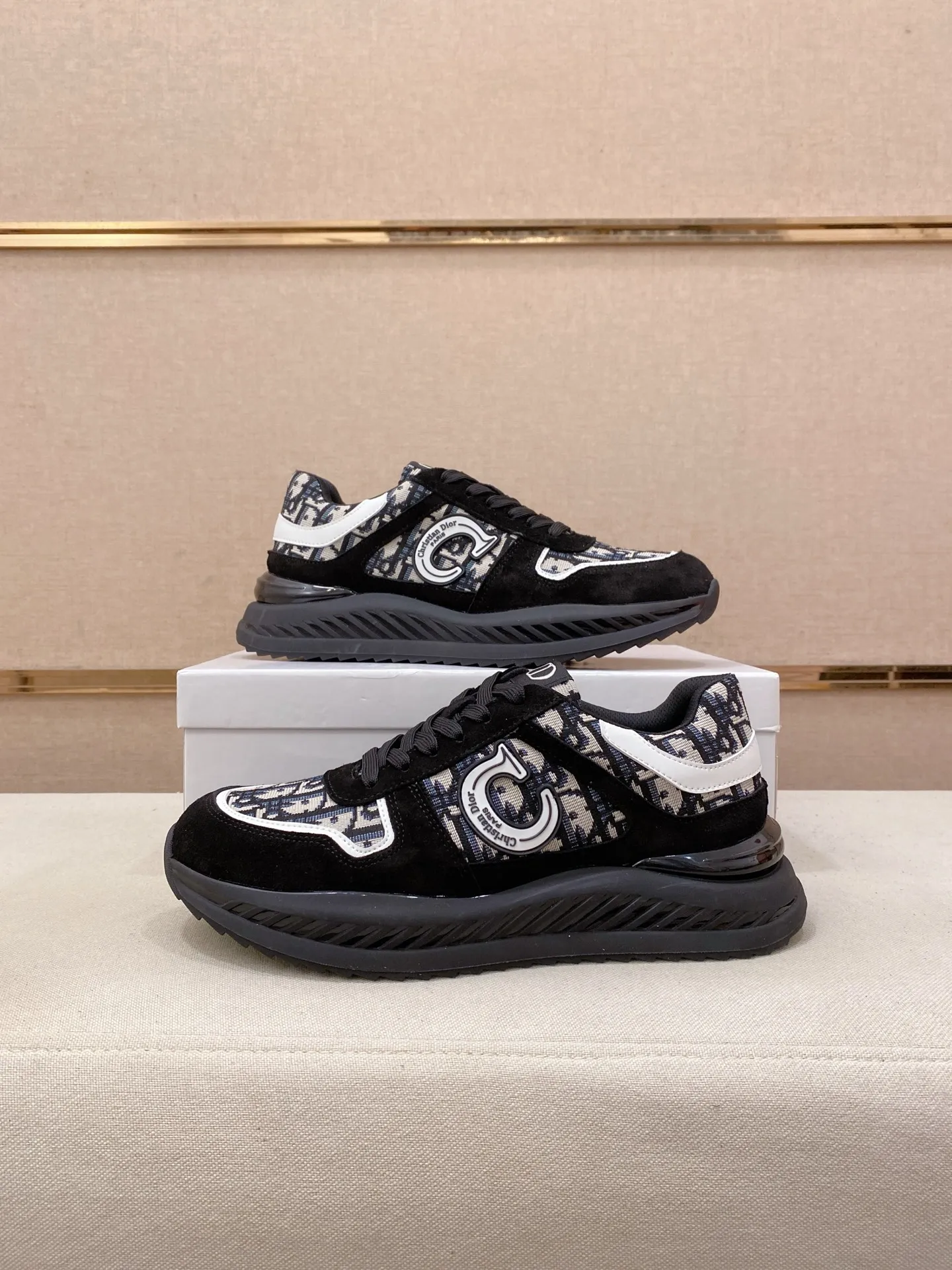 Men's shoes💰 462💰🇮🇹🇮🇹Dior d The new model is on sale at the same time at the counter. The upper 🇮🇹 is imported Italian first-layer cowhide, and the lining is fully imported sheepskin 💪💪. It is a complete 1⃣️ to 1⃣️ replica 🇮🇹💪💪, ⚠ Sole: The original sole is specially provided by the original factory. The exclusive movable molded sole is super comfortable. ⚠Original factory single goods, 🔍🔍high quality, you can enter and leave the counter at will, welcome to compare⚠. Code number:38-44